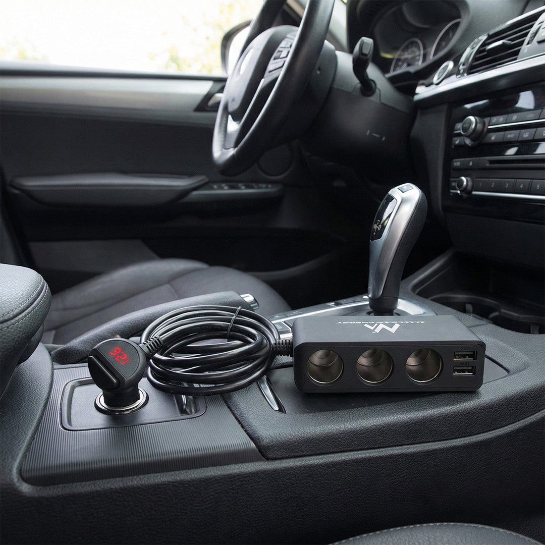 Maclean razdjelnik utičnica za upaljač u automobilu, voltmetr, 3 utičnice za upaljač, 2 prednja priključka 2 x 2,4 A, 2 bočna priključka 2 x 1 A, max. 120 W, crna, gumirana, MCE117
