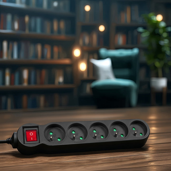 Maclean Energy MCE183 produžni kabel s 5 utičnica i prekidačem