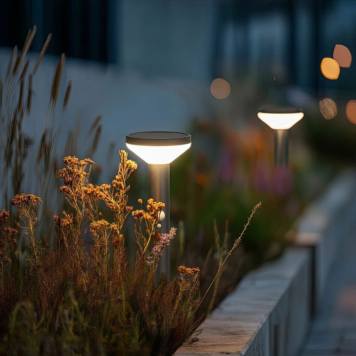 Maclean solarna LED lampa sa senzorom, crna, IP44, 3 načina osvjetljenja, Li-ion 18650 3,7 V 1200 mAh baterija, s klinom, MCE465 B