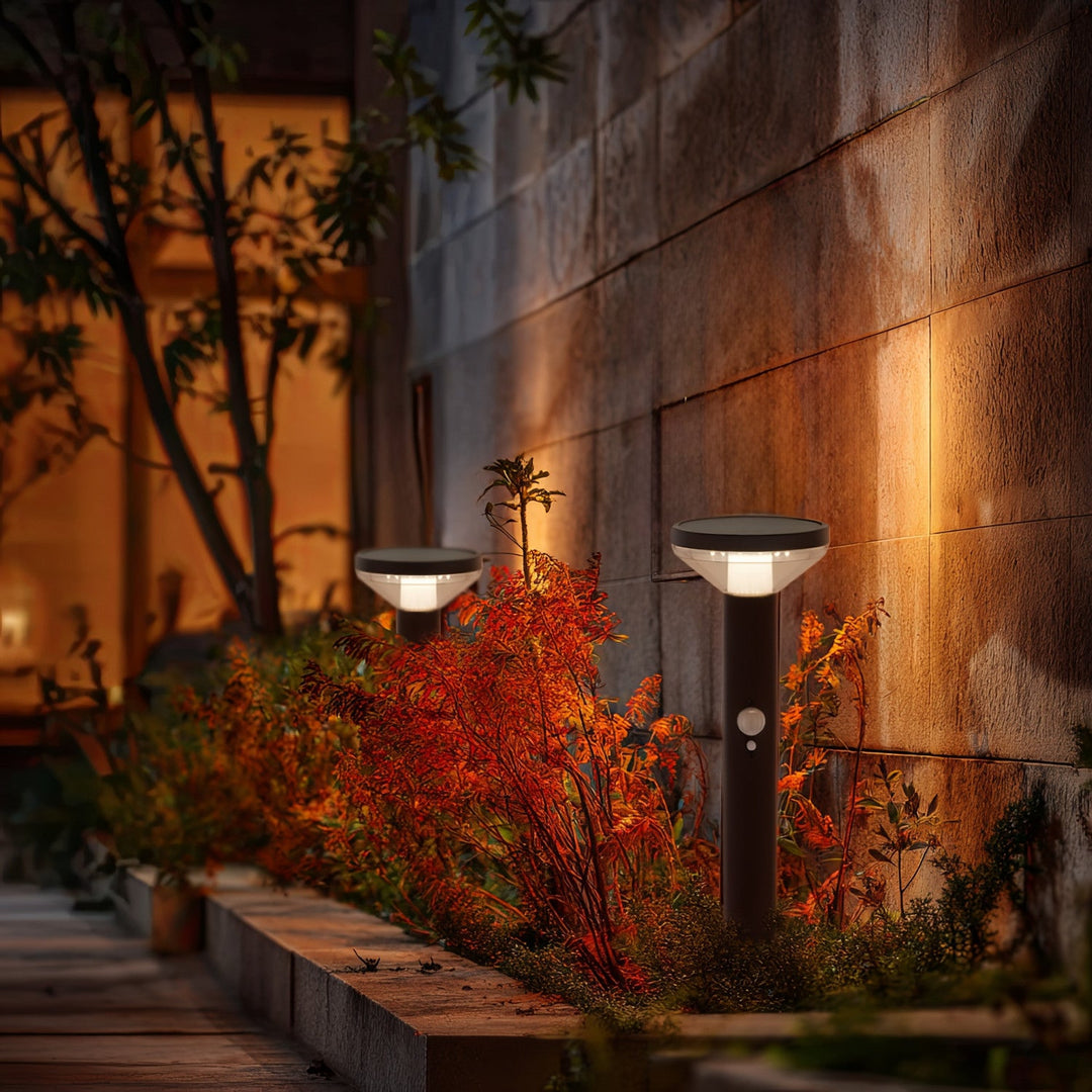 Maclean solarna LED lampa sa senzorom, crna, IP44, 3 načina osvjetljenja, Li-ion 18650 3,7 V 1200 mAh baterija, s klinom, MCE465 B