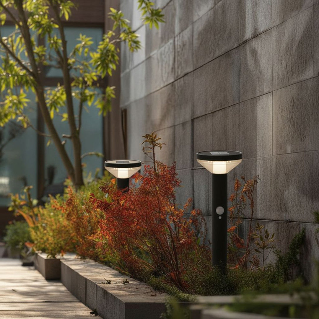Maclean solarna LED lampa sa senzorom, crna, IP44, 3 načina osvjetljenja, Li-ion 18650 3,7 V 1200 mAh baterija, s klinom, MCE465 B