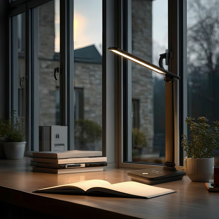 Maclean LED stolna lampa, max. 9 W, 220-240 V AC, promjenjiva boja, prigušiva, bežični punjač, 450 lm, MCE616 B
