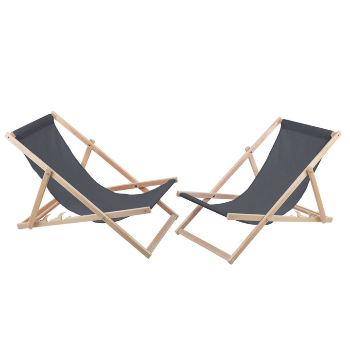 2 udobne sive drvene ležaljke, idealne za plažu, balkon ili terasu