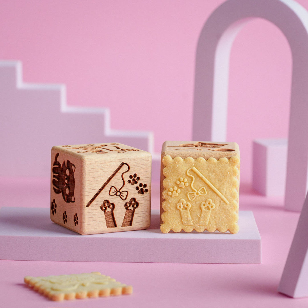 Goody Woody gravirani kockasti podmetač za tortu, 6 cm, bukovica, 6 dizajna, mačke