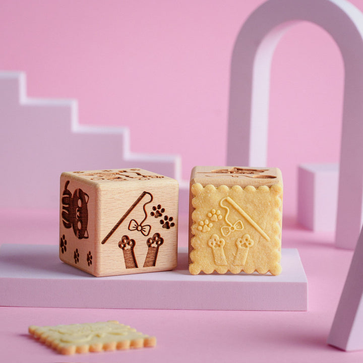 Goody Woody gravirani kockasti podmetač za tortu, 6 cm, bukovica, 6 dizajna, mačke