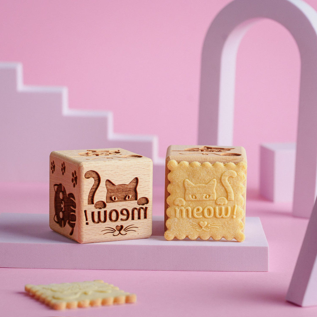 Goody Woody gravirani kockasti podmetač za tortu, 6 cm, bukovica, 6 dizajna, mačke