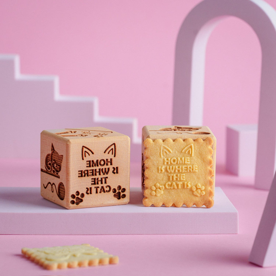 Goody Woody gravirani kockasti podmetač za tortu, 6 cm, bukovica, 6 dizajna, mačke