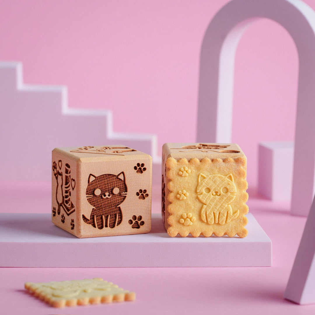 Goody Woody gravirani kockasti podmetač za tortu, 6 cm, bukovica, 6 dizajna, mačke