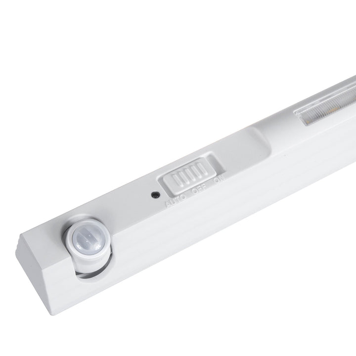 Maclean LED lampa, s pokretnim senzorom pokreta, kukom, ON/OFF/AUTO, temp. 4000 K, domet 3 m, MCE235 + 3x Varta Industrial AAA alkalne baterije