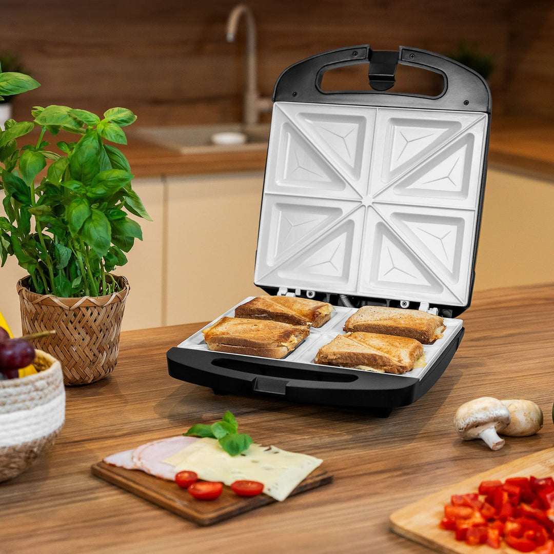 Aparat de făcut sandvișuri Teesa, inserții ceramice, pentru 4 sandvișuri, putere maximă 1500 W, TSA3229B
