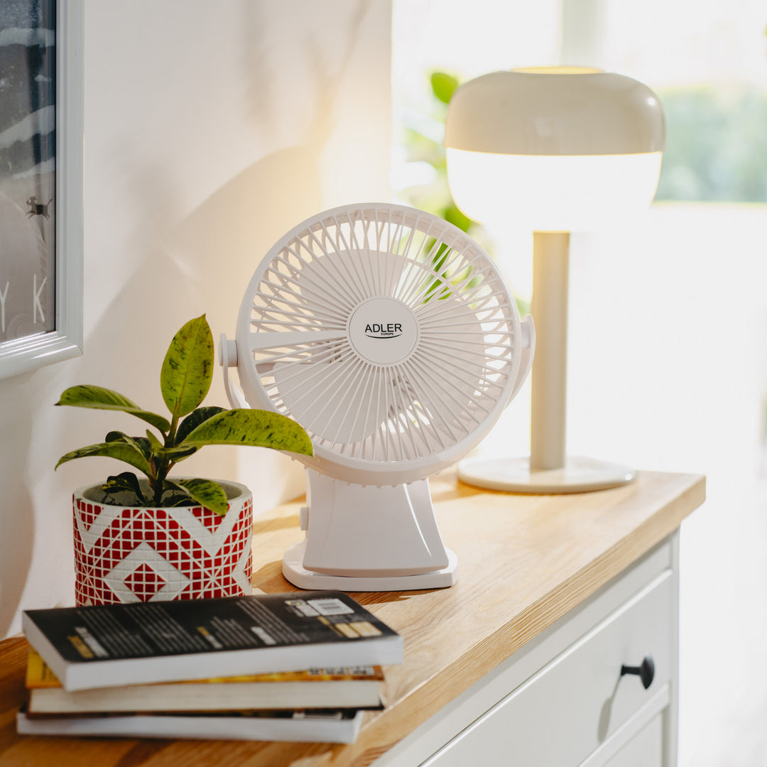 Stolni ventilator s kopčom, punjiv, 15,5 cm, rotacija 360°, USB-C, Adler