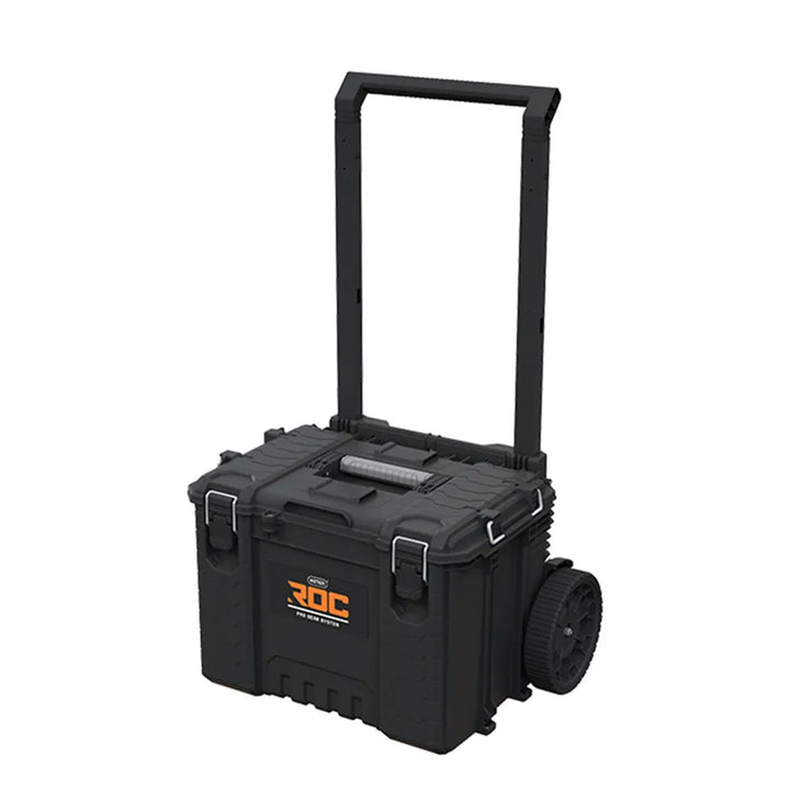 Set od 3 Keter ROC Pro Gear 2.0 kutije za alate, ukupni kapacitet 110 litara, zaštita IP65, odvojiva teleskopska ručka, moguće zaključavanje, 256982