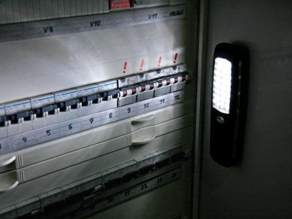 Maclean 24 LED radna lampa, magnet, kuka, 3xAA, MCE03