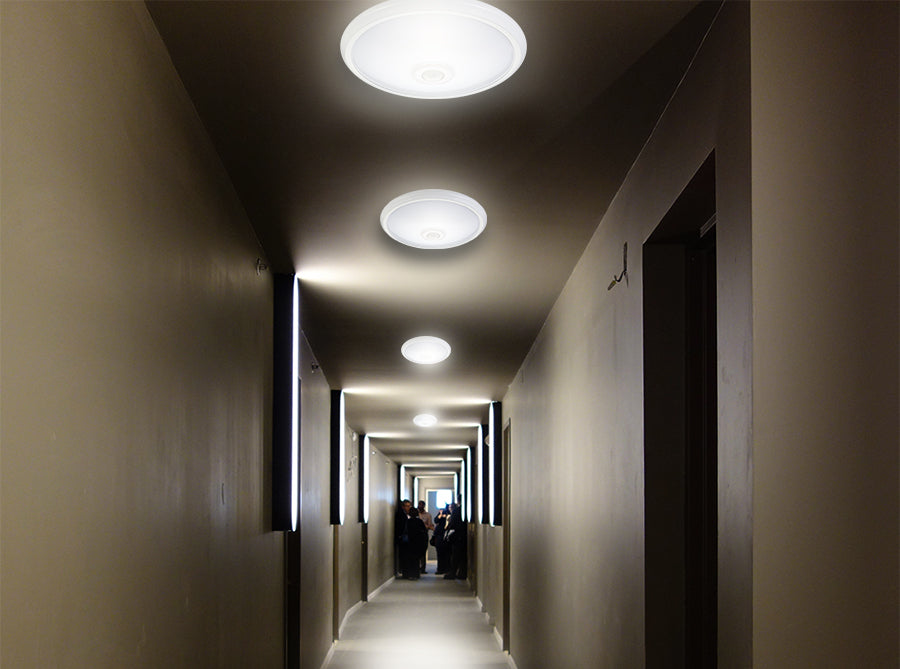 12W LED stropna svjetiljka s PIR senzorom i rezervnim napajanjem Maclean Energy MCE131 ACU, domet 6 m