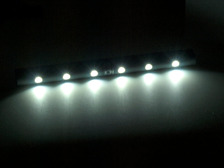 Maclean 6LED kuhinjska svjetiljka za ispod ormarića, izdužena, s senzorom pokreta, 5xAAA, MCE123