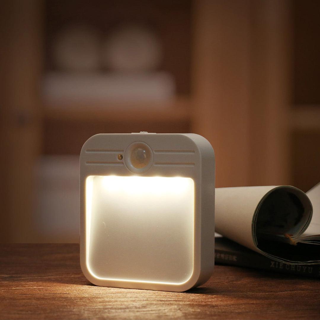 Maclean MCE236 LED lampa za stubište s senzorom pokreta, magnetom i kukom, temperatura boje 4000K, domet 3–4 m, baterija 3,7 V/500 mAh, 4 LED SMD2835