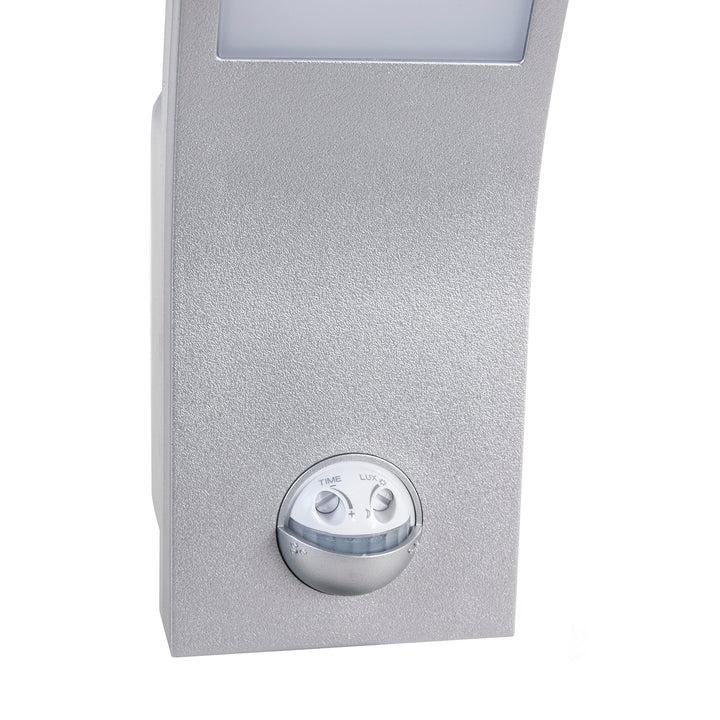 LED lampa s infracrvenim senzorom pokreta MCE244 S 750 lm 10 W IP54 Maclean Energy, srebrna boja