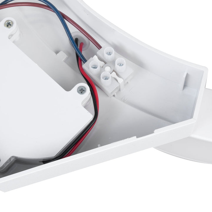 LED lampa s infracrvenim senzorom pokreta MCE290 W 800 lm 10 W IP54 Maclean Energy, bijela
