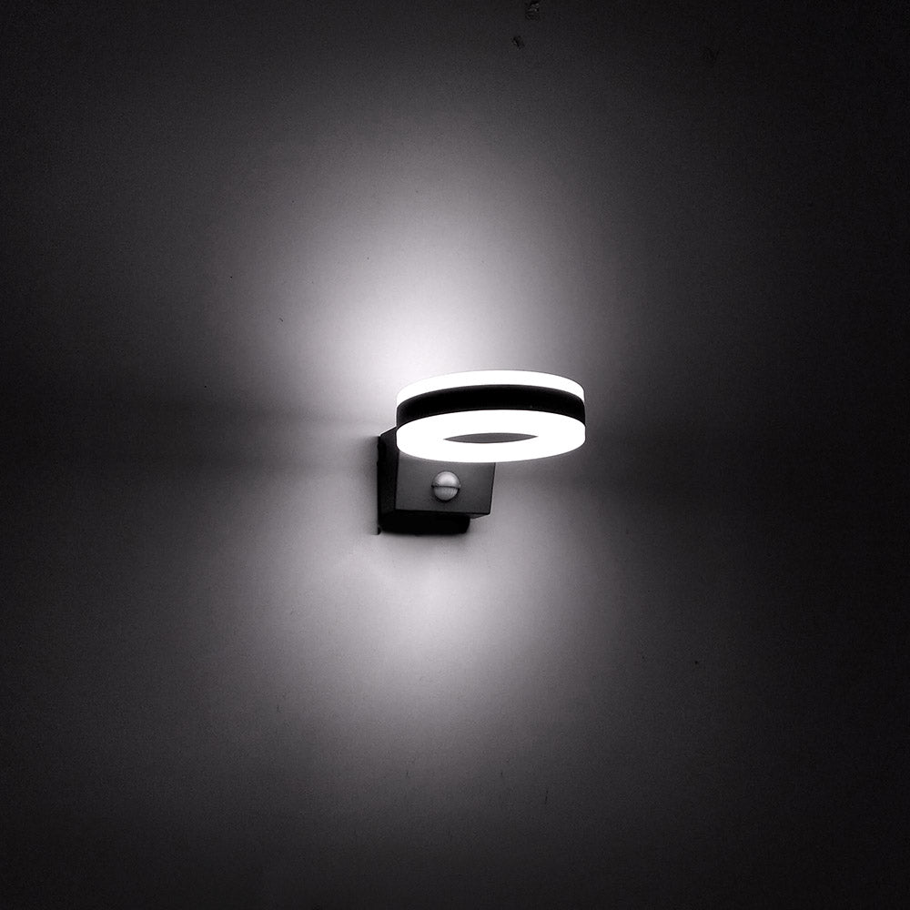 Maclean Energy MCE365 zidna LED lampa s PIR senzorom - PC+ALU, 20W (1700 lm), neutralno bijela 4000 K, IP65, siva