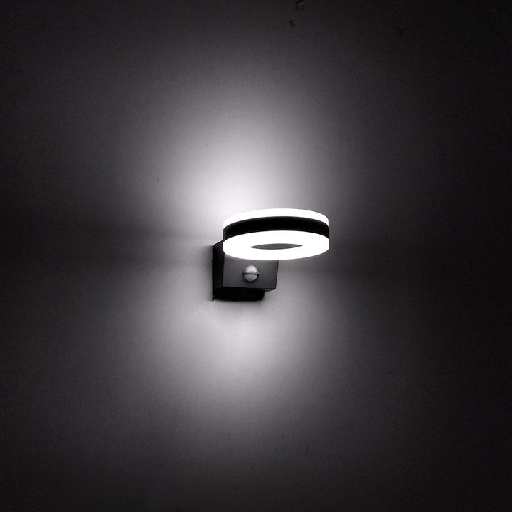 Maclean Energy MCE365 zidna LED lampa s PIR senzorom - PC+ALU, 20W (1700 lm), neutralno bijela 4000 K, IP65, siva