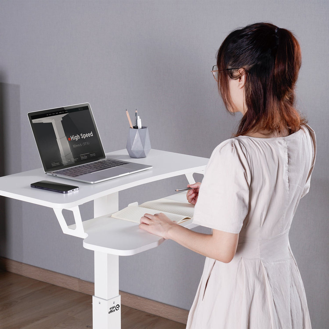 Mobilna radna stanica s visinskom podesivošću i dvostrukom platformom Ergo Office, za rad u stojećem položaju, bijela, nosivost do 8 kg, maksimalna visina 1200 mm, ER-444 W