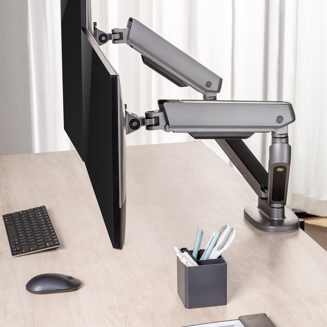 NanoRS dvostruki nosač za gejmerski monitor, RGB LED pozadinsko osvjetljenje, 17–32", max. 9 kg, VESA 75×75 / 100×100, RS166