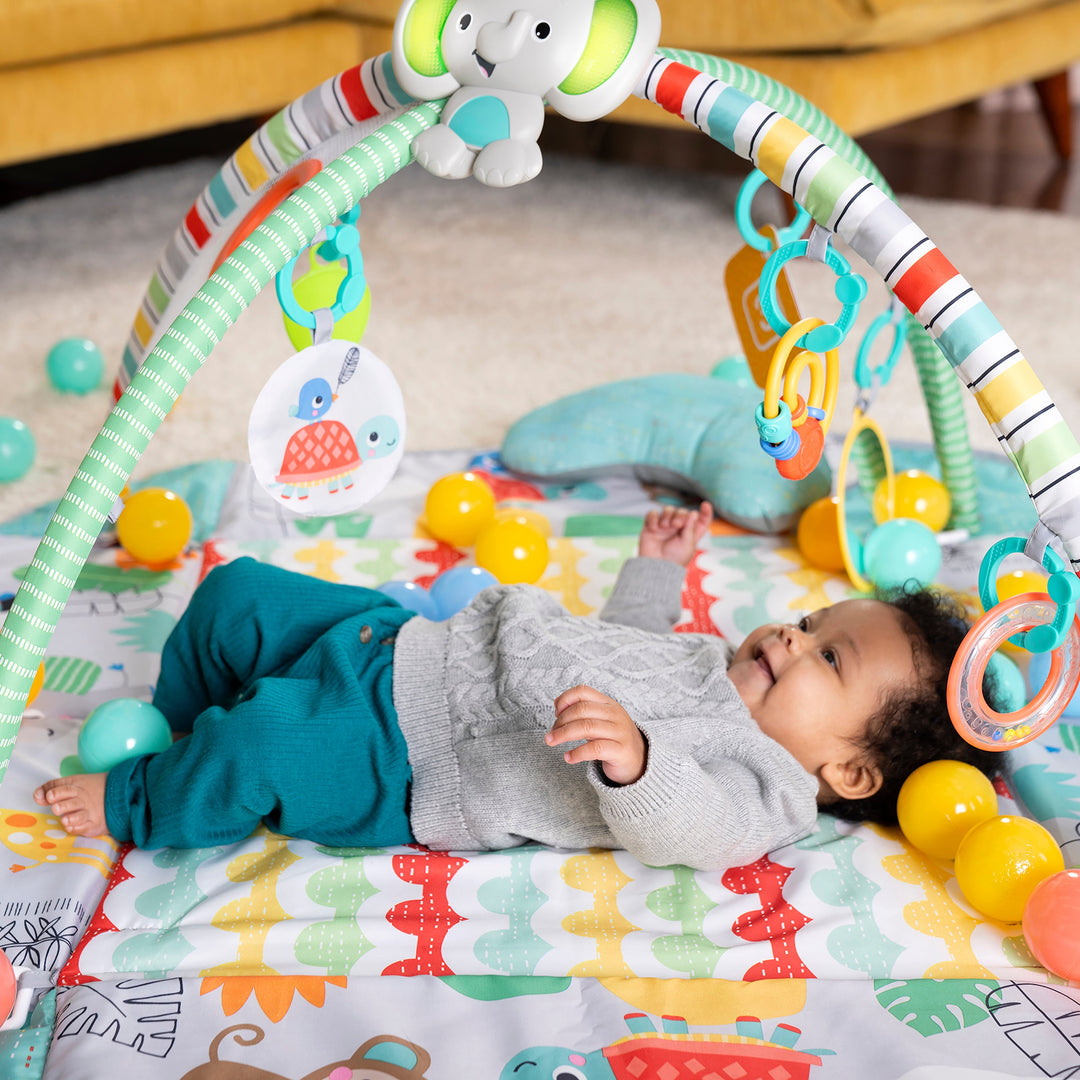 Bright Starts 12624 Bright Starts Baby Play Mat Your Way Ball Play Gym &amp;; Ball Pit 7 Jucării
