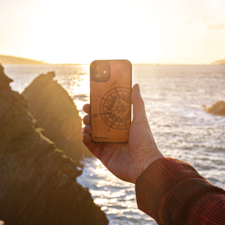 Etui din lemn pentru Iphone 13, Traveler Merbau, maro