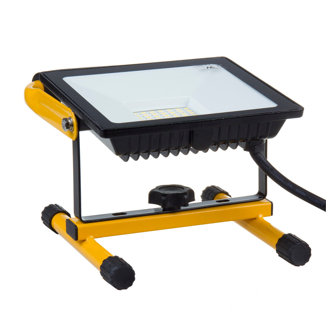 Hladno bijeli halogen 4000 lm 50 W Maclean MCE550 + stalak