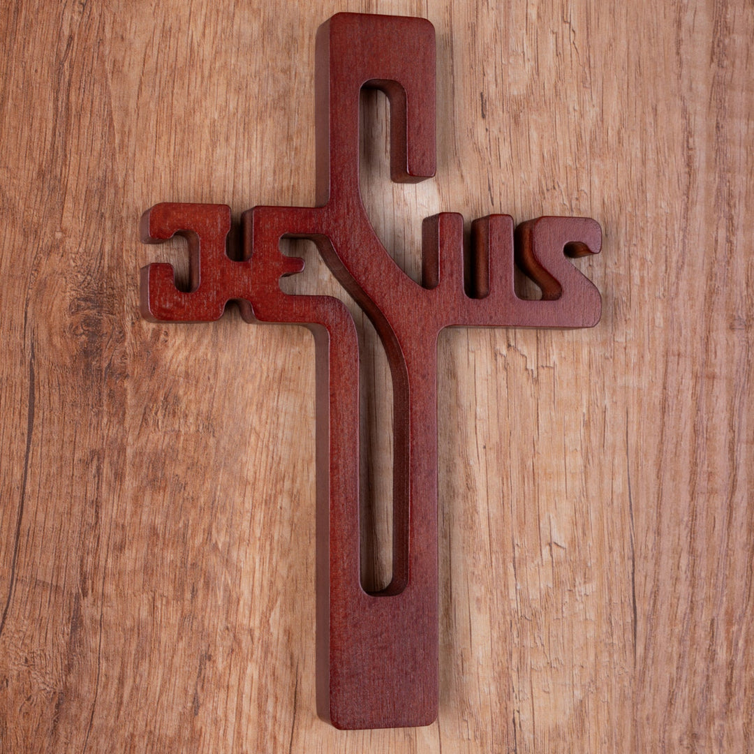 Drveni viseći križ s natpisom JEZUS, smeđi, 30x20x1,8 cm